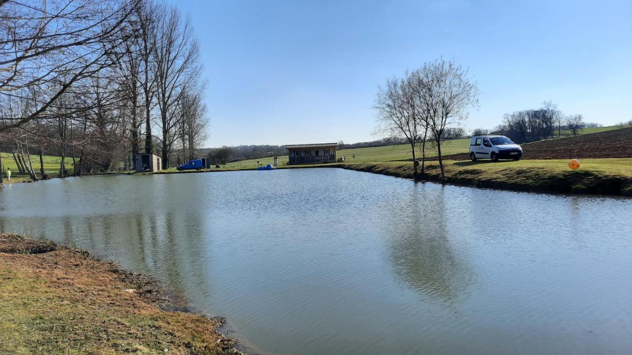 Etang Pre De La Font Hotel Cercles Buitenkant foto